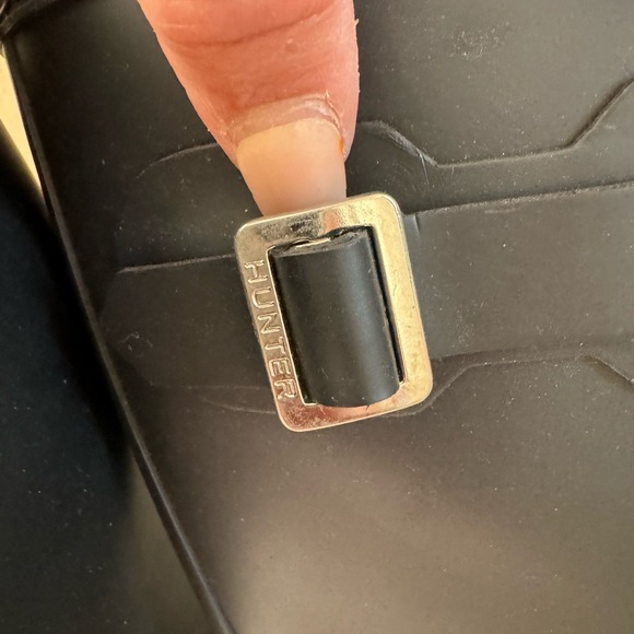 Hunter rain boots
black
Size 8 - Picture 4 of 5